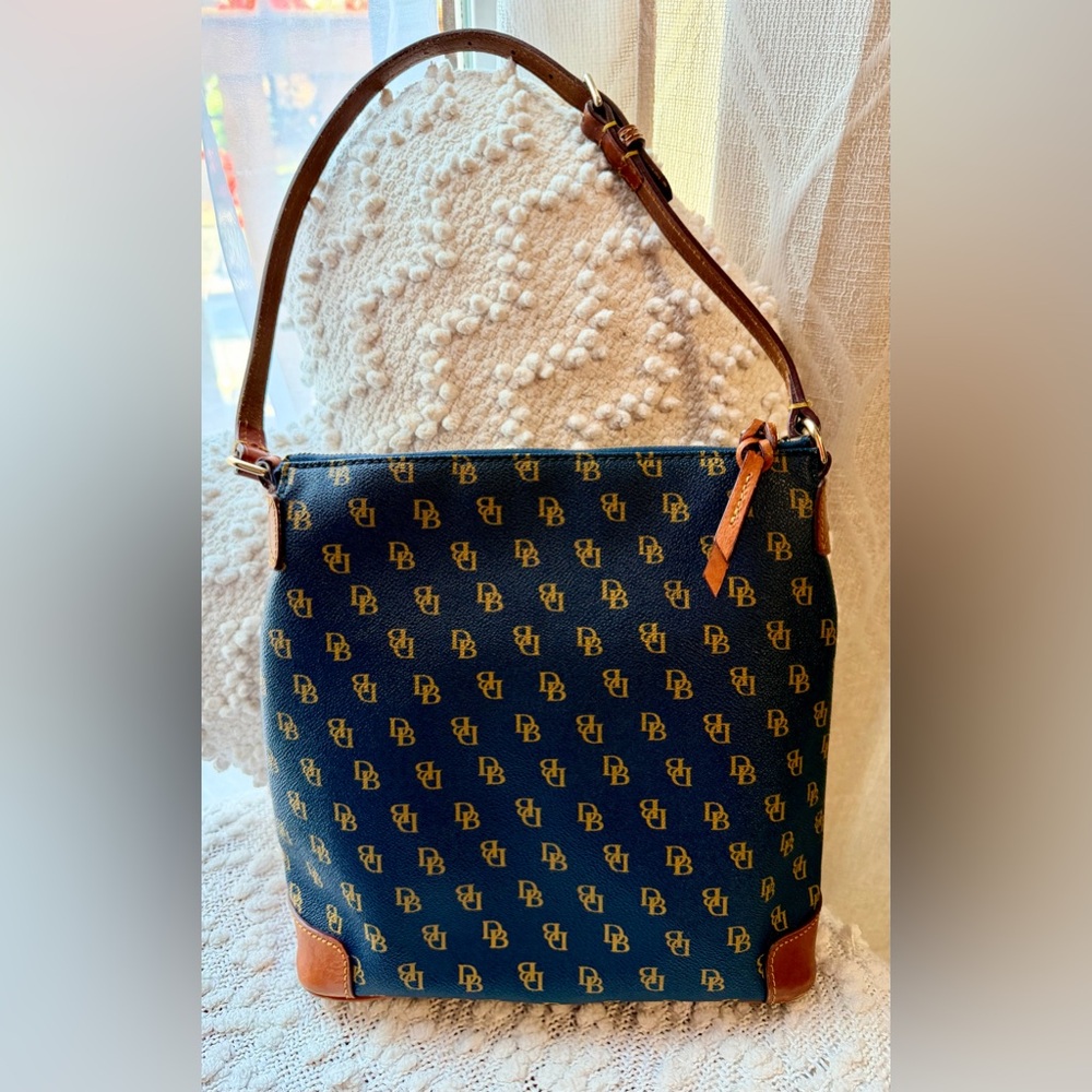 Dooney and Bourke Gretta Shoulder EUC Classic Old Money Bag Navy - Picture 7 of 13